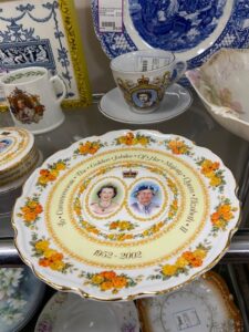 Queen Elizabeth II Golden Jubilee plate with flowers